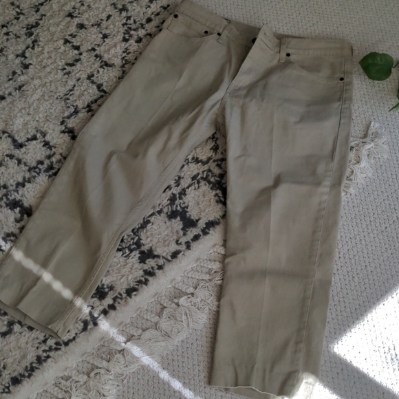 Levi's Cropped White Tab 508 - Picture 3 of 5